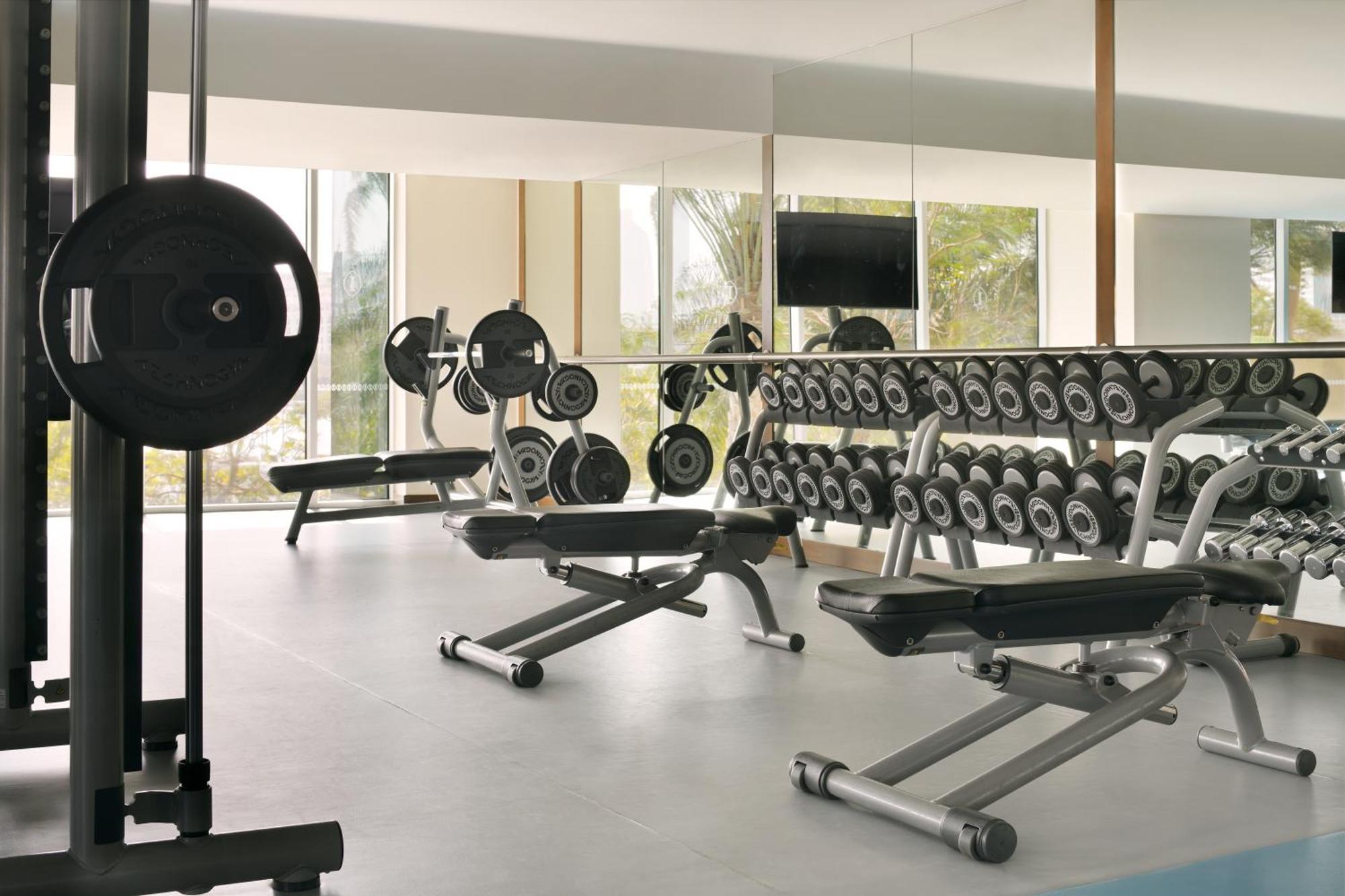 Intercontinental Residence Suites Dubai Festival City By Ihg Εξωτερικό φωτογραφία A typical gym