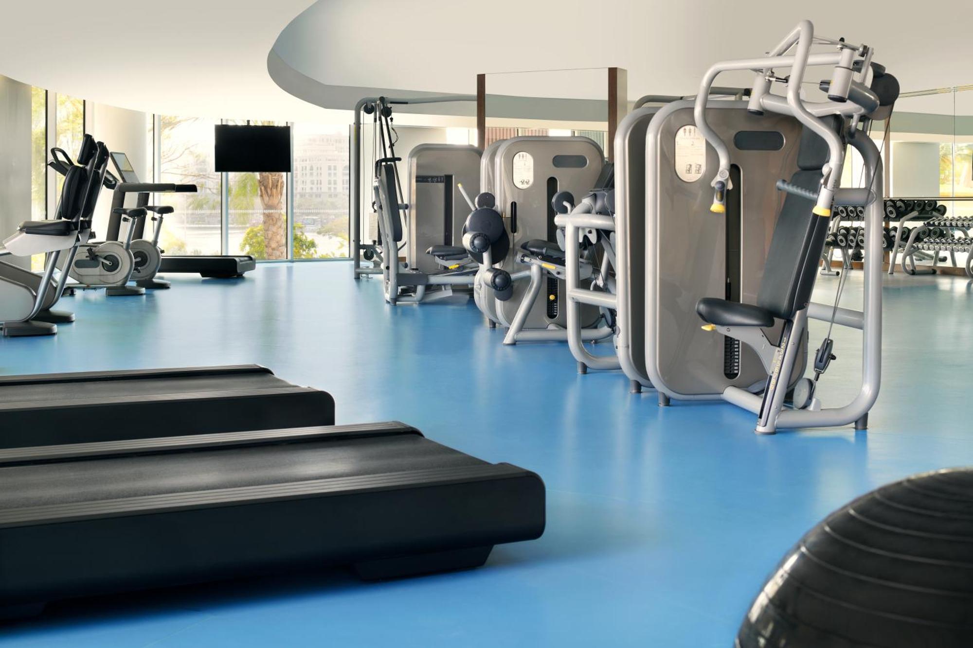 Intercontinental Residence Suites Dubai Festival City By Ihg Εξωτερικό φωτογραφία A gym with a vinyl floor