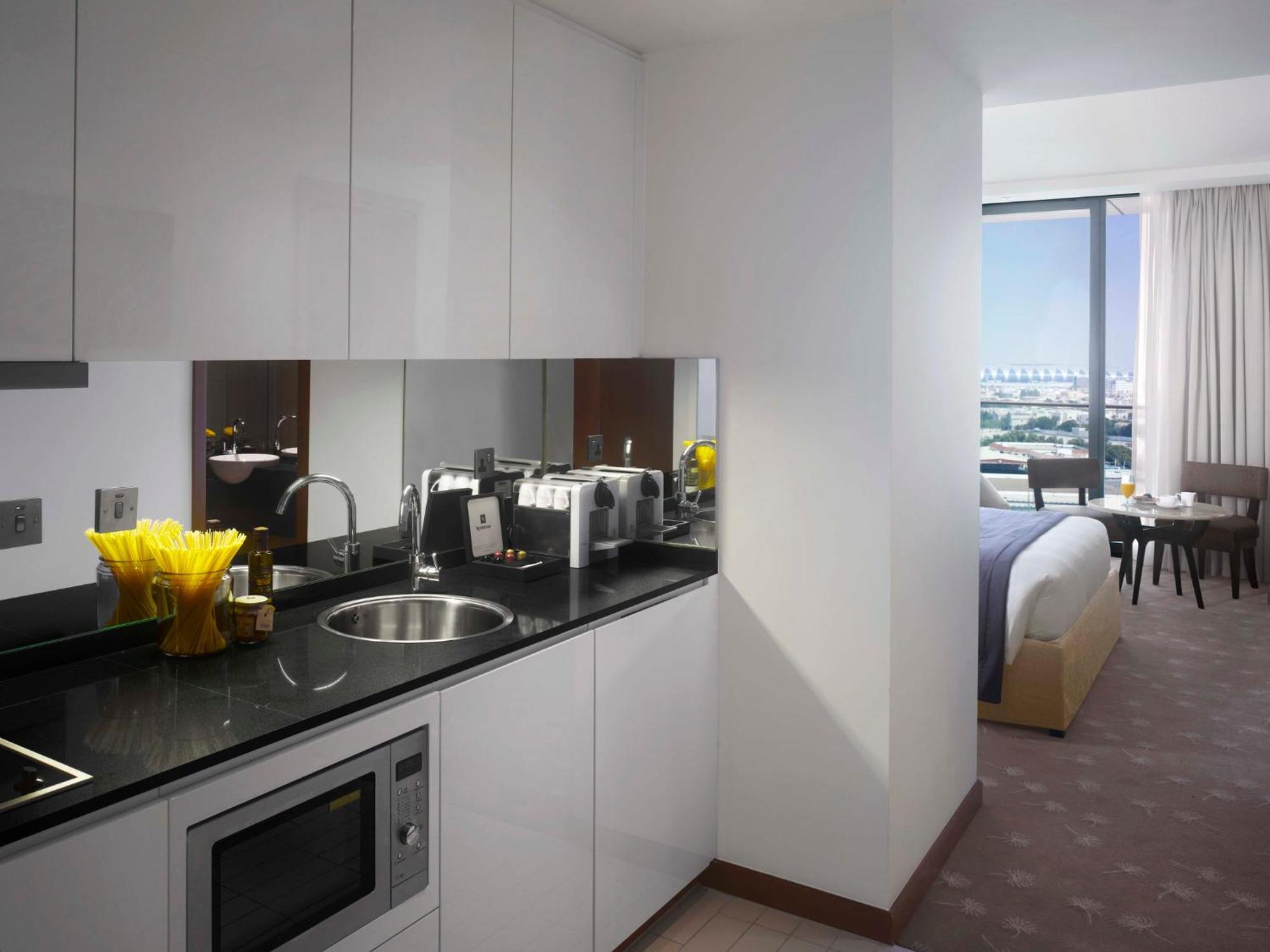 Intercontinental Residence Suites Dubai Festival City By Ihg Εξωτερικό φωτογραφία A typical studio apartment
