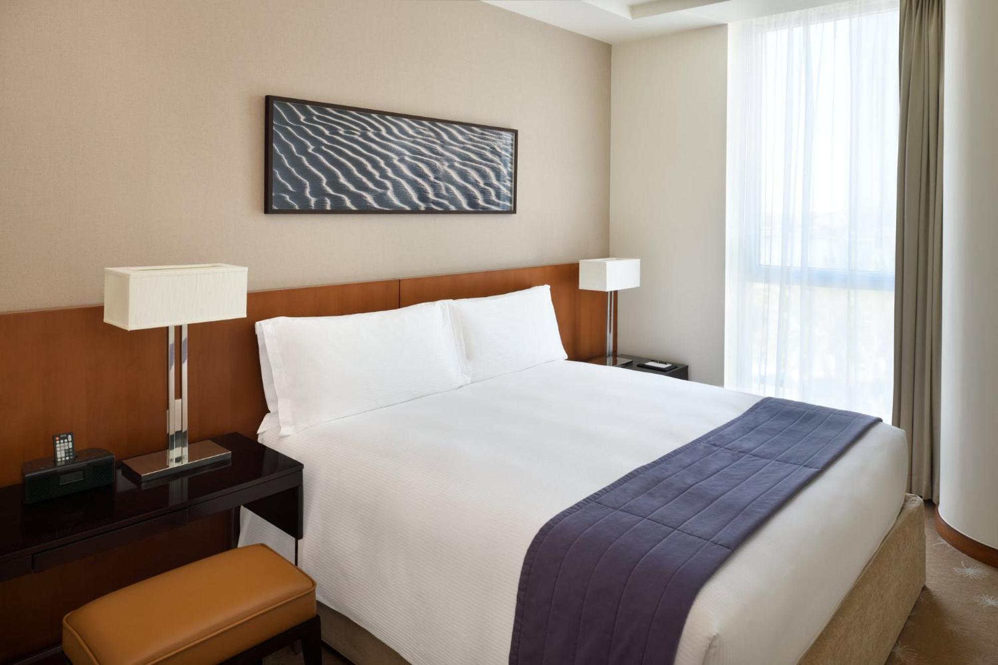 Intercontinental Residence Suites Dubai Festival City By Ihg Εξωτερικό φωτογραφία A bedroom at the hotel