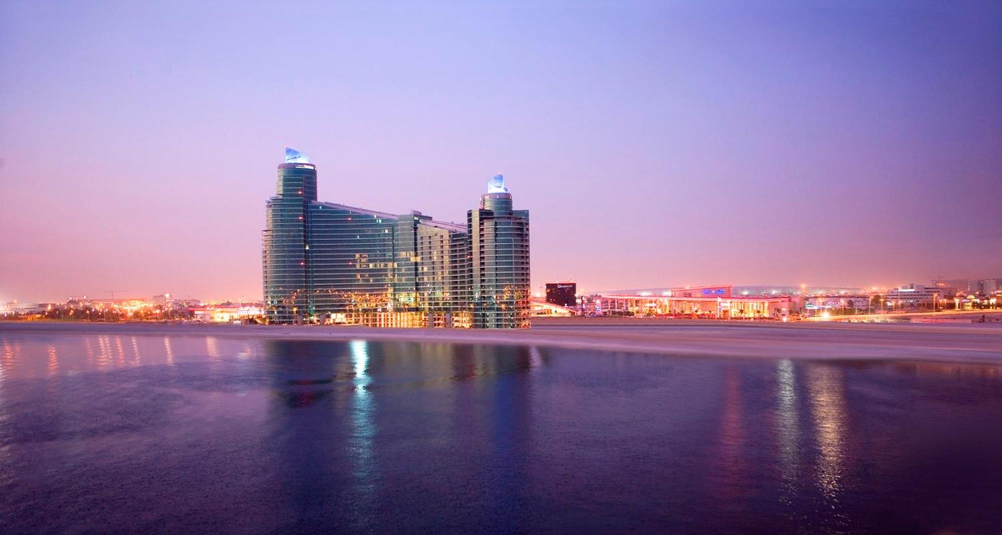Intercontinental Residence Suites Dubai Festival City By Ihg Εξωτερικό φωτογραφία The Marina Towers at night