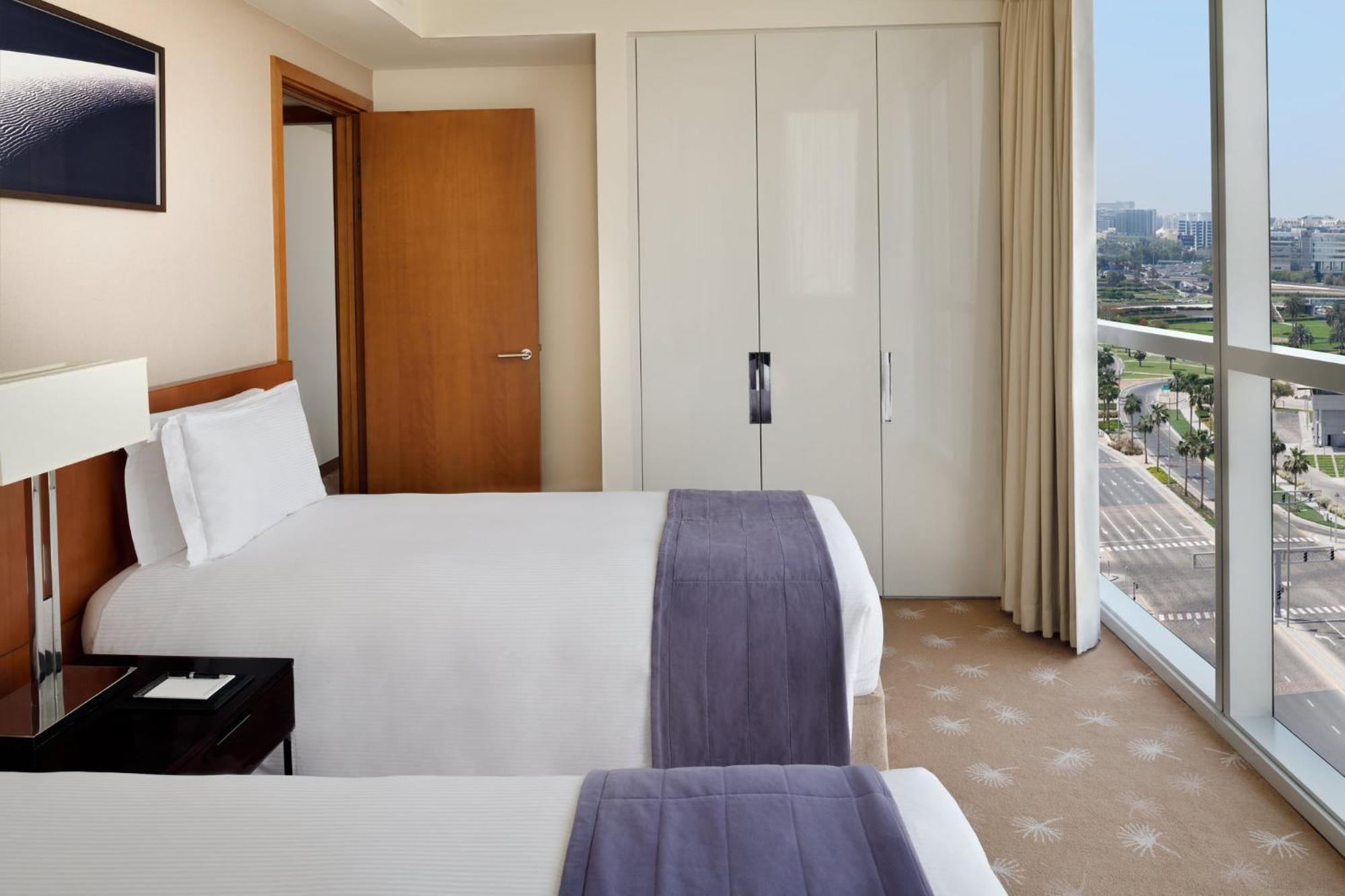 Intercontinental Residence Suites Dubai Festival City By Ihg Εξωτερικό φωτογραφία A bedroom at the hotel