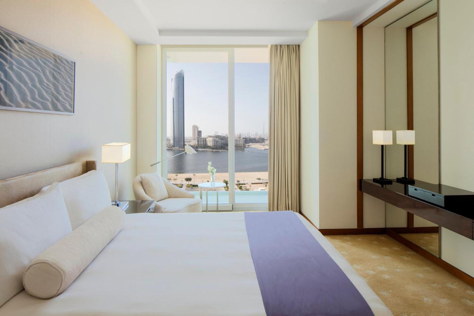 Intercontinental Residence Suites Dubai Festival City By Ihg Εξωτερικό φωτογραφία A bedroom at the hotel