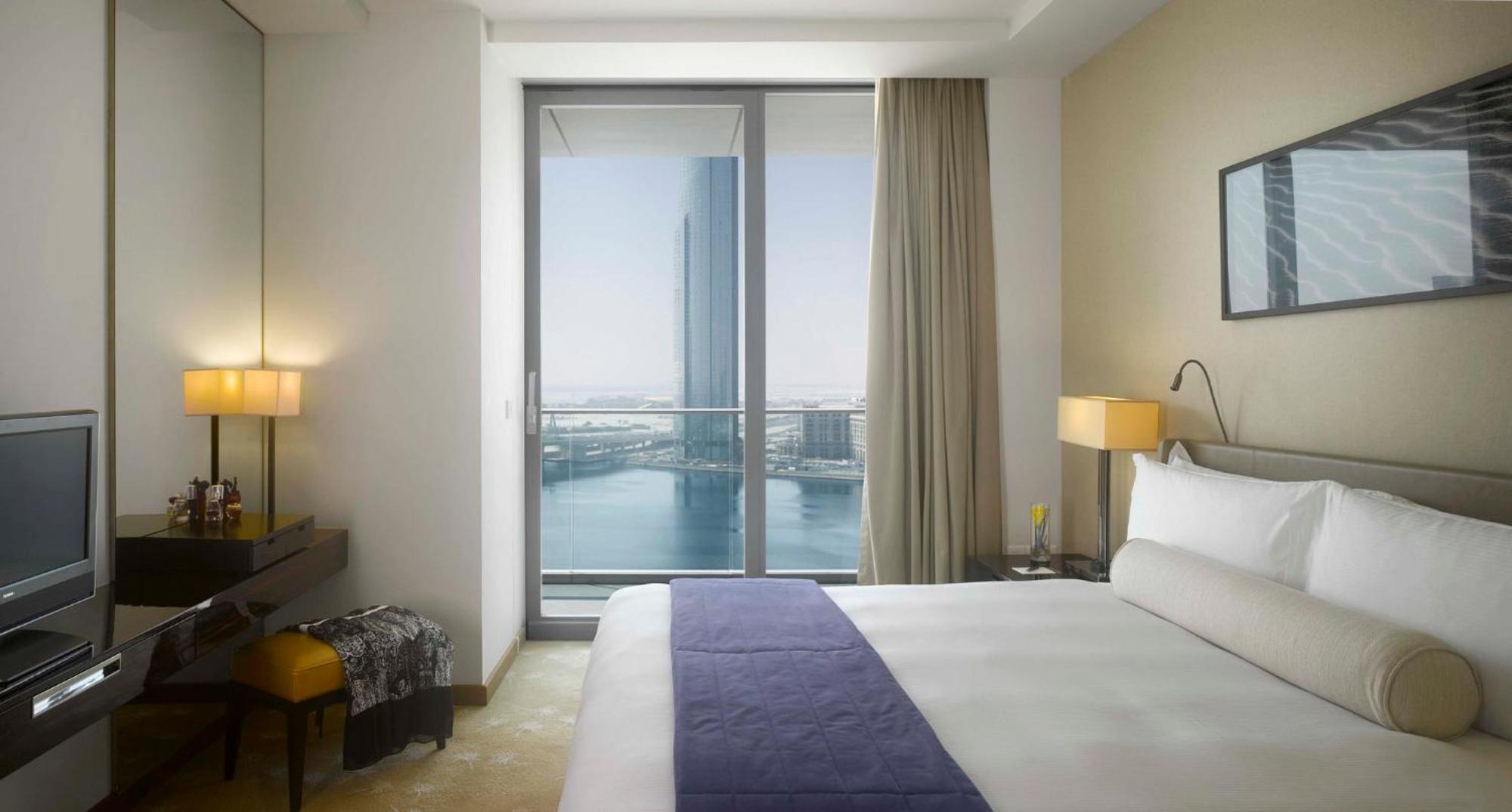 Intercontinental Residence Suites Dubai Festival City By Ihg Εξωτερικό φωτογραφία A bedroom at the Address Downtown Hotel