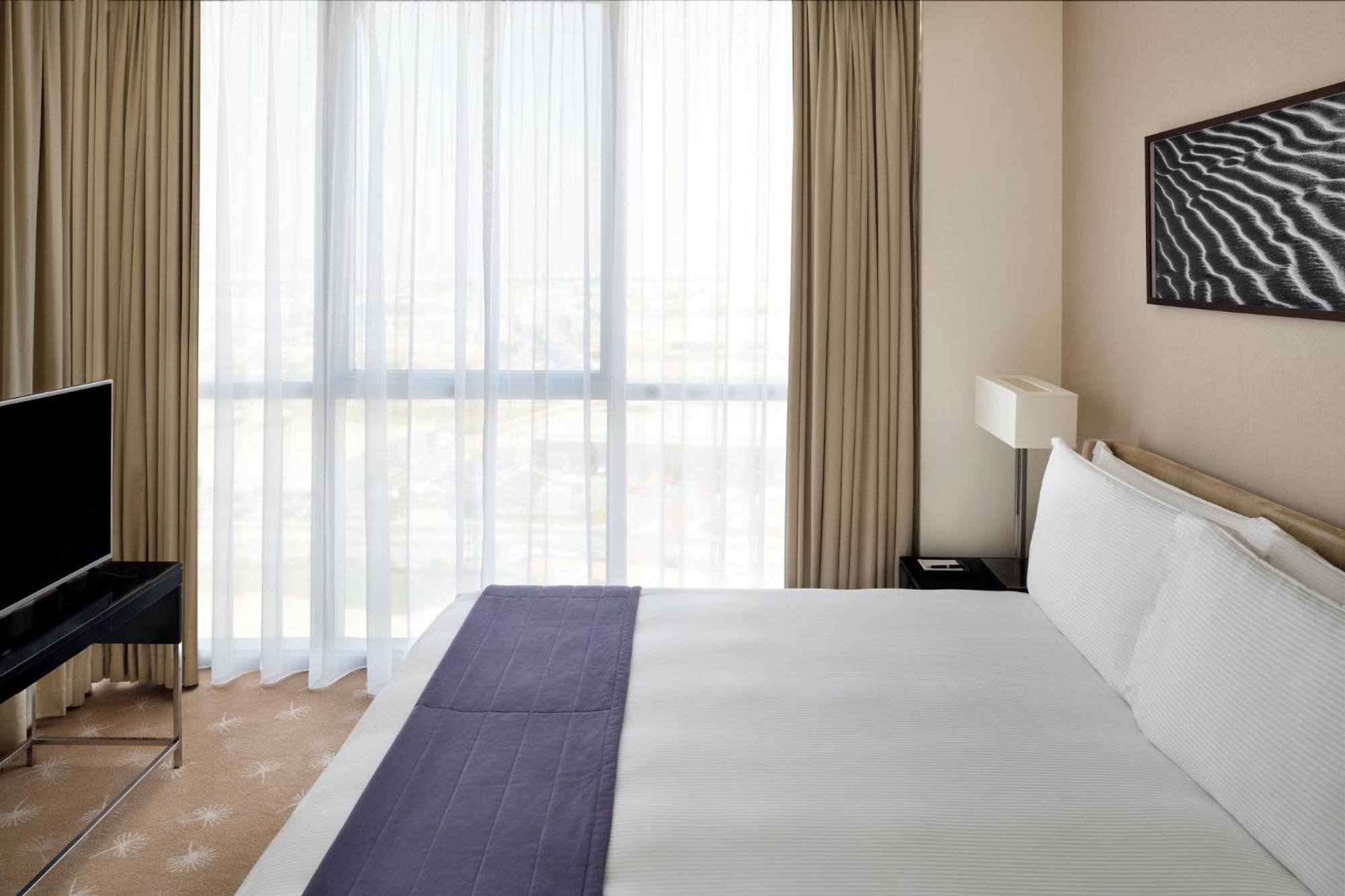 Intercontinental Residence Suites Dubai Festival City By Ihg Εξωτερικό φωτογραφία A bedroom at the hotel