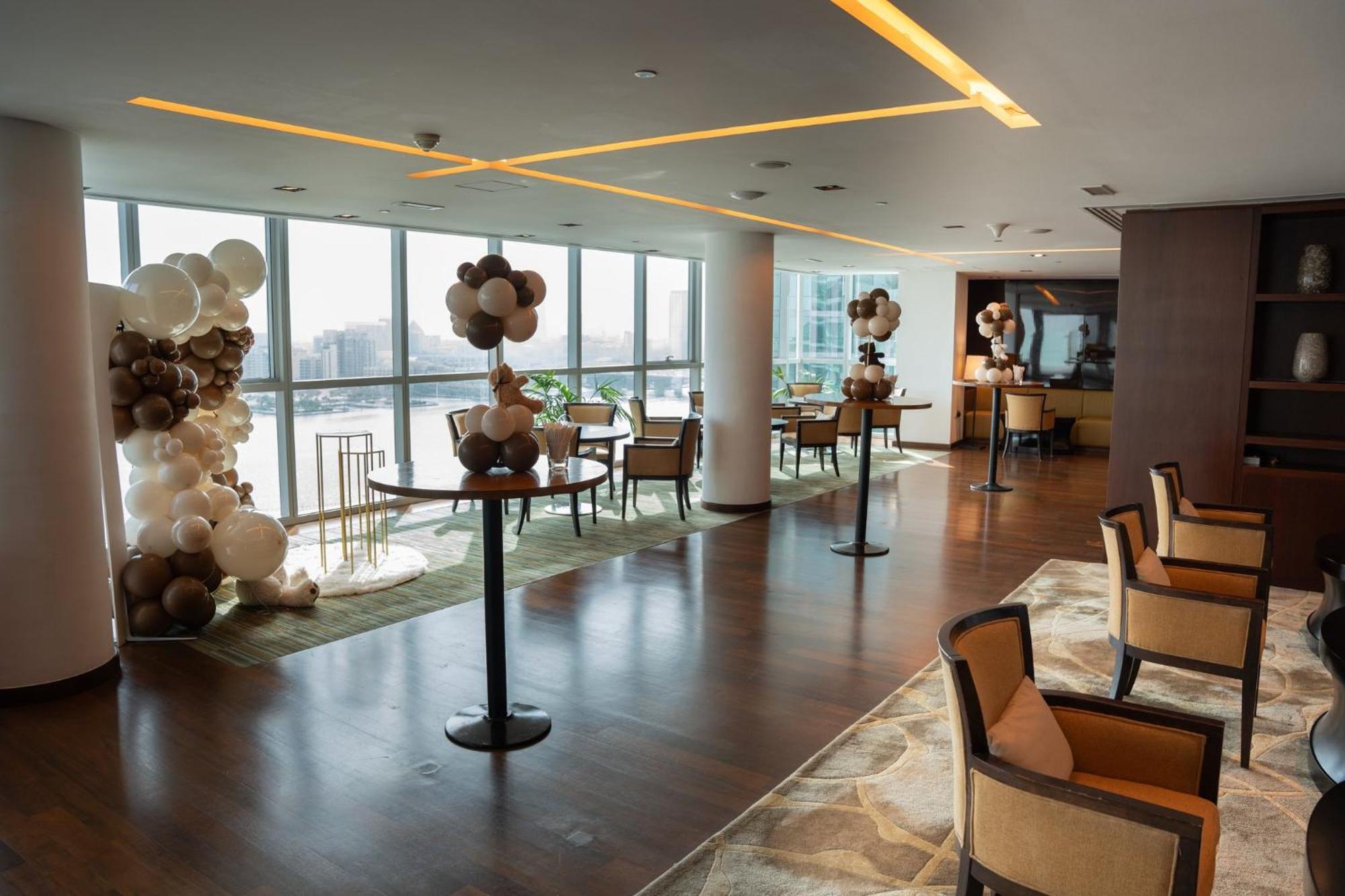 Intercontinental Residence Suites Dubai Festival City By Ihg Εξωτερικό φωτογραφία The lounge at the airport