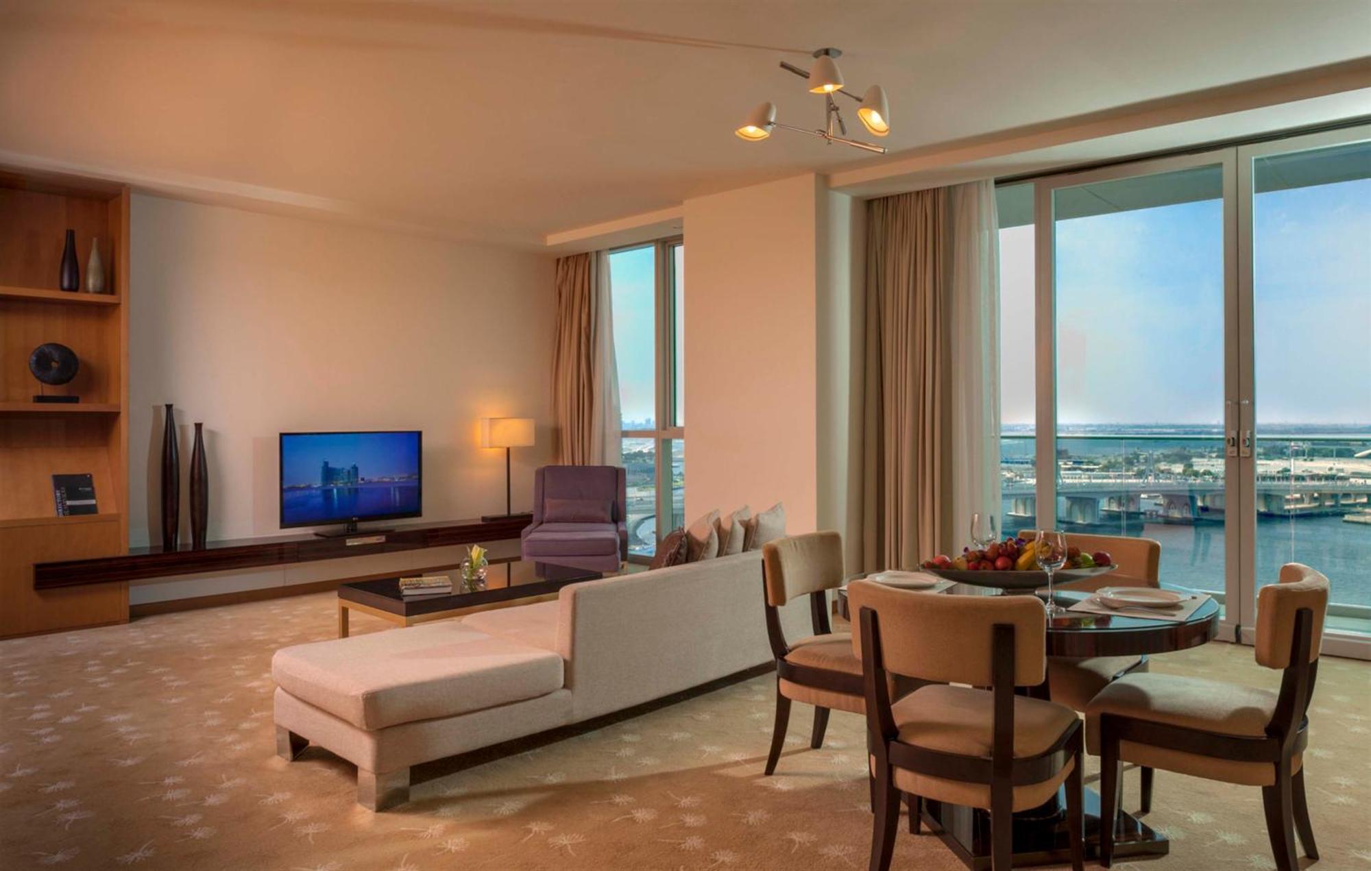 Intercontinental Residence Suites Dubai Festival City By Ihg Εξωτερικό φωτογραφία A suite at the hotel